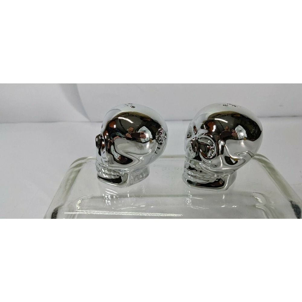 Yankee Candle 2021 Halloween Skull Salt and Pepper Shaker Mirror New in Box‎ - Picture 4 of 9